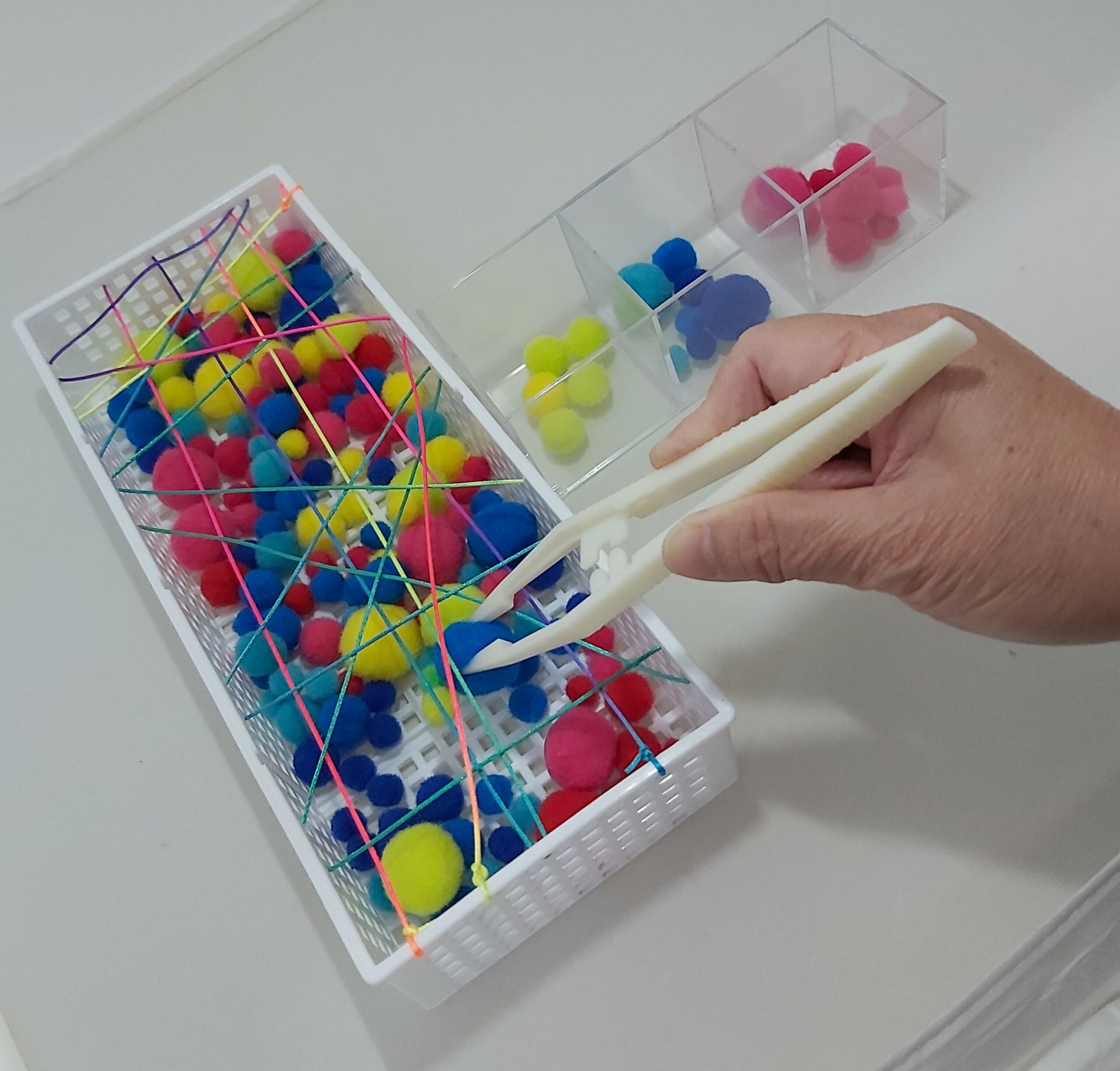 Fine Motor Kit 12: Picking Pom Pom