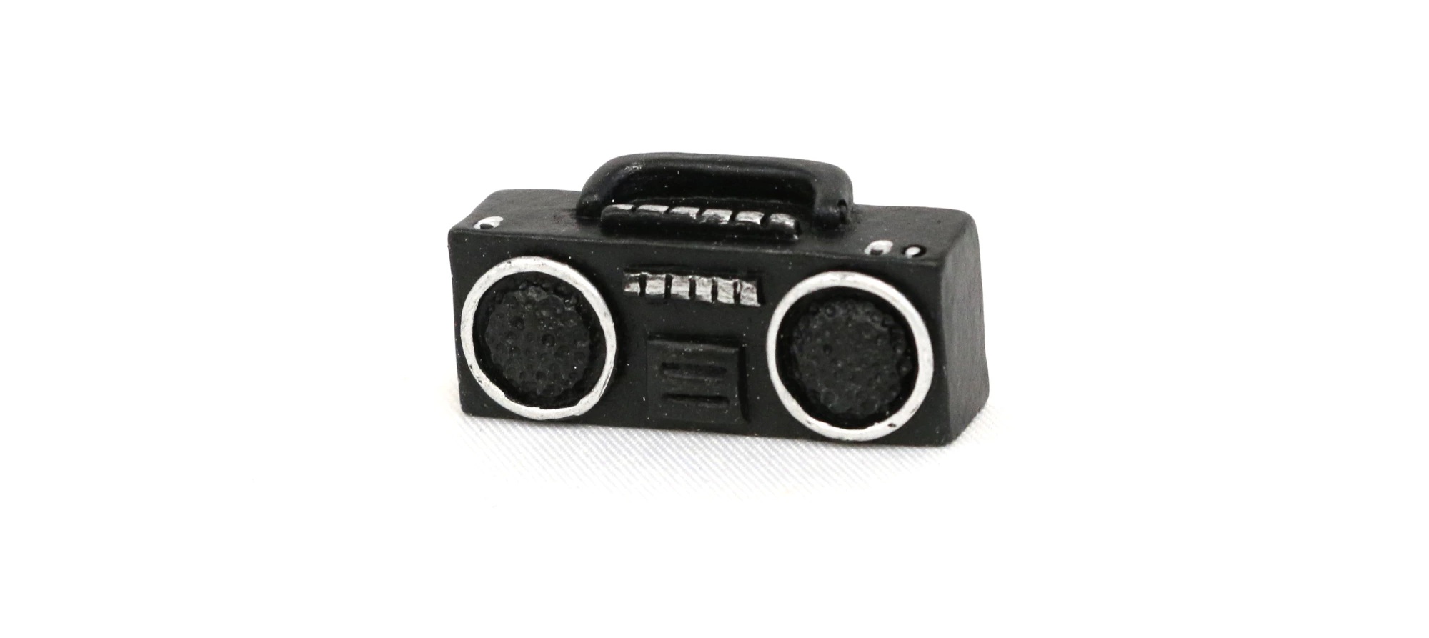 Sand Play Therapy: Stereo